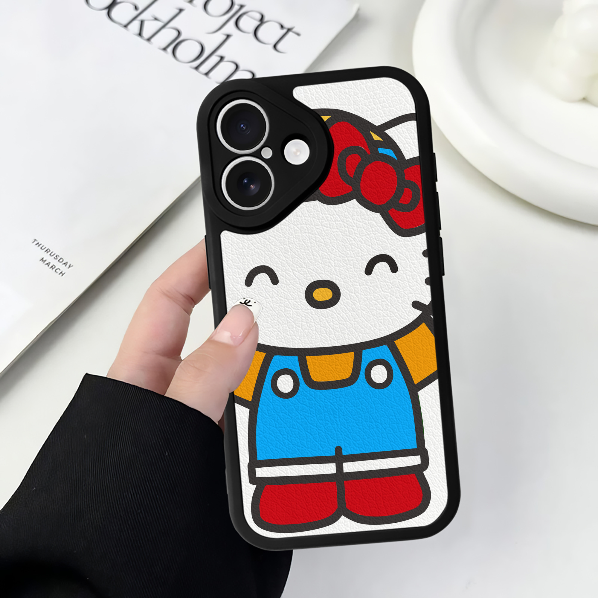 （画像用） Hello Kitty ハローキティ 【iPhone 16シリーズ対応】シリコンスマホケース（レザー調） 材質：シリコン